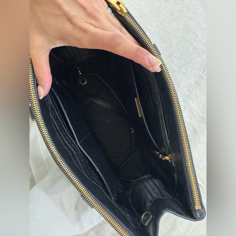 Prada black purse - Picture 5 of 15